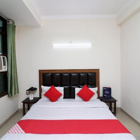 Oyo 24958 Hotel Dayal Belanganj Luaran gambar