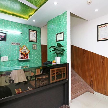 Oyo 24958 Hotel Dayal Belanganj Luaran gambar