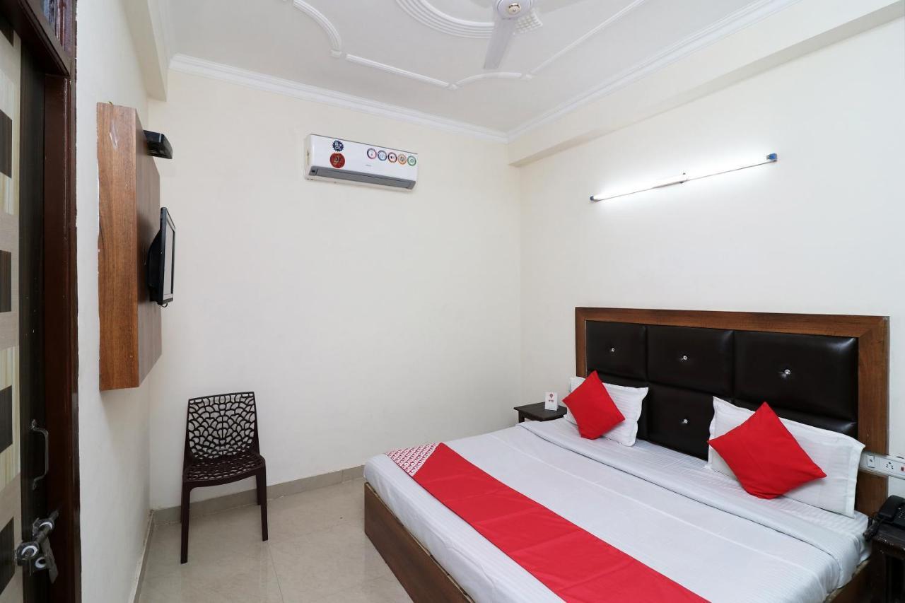Oyo 24958 Hotel Dayal Belanganj Luaran gambar