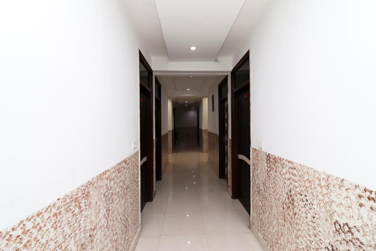 Oyo 24958 Hotel Dayal Belanganj Luaran gambar