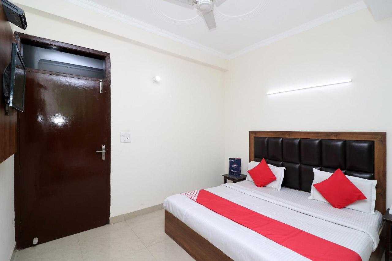 Oyo 24958 Hotel Dayal Belanganj Luaran gambar