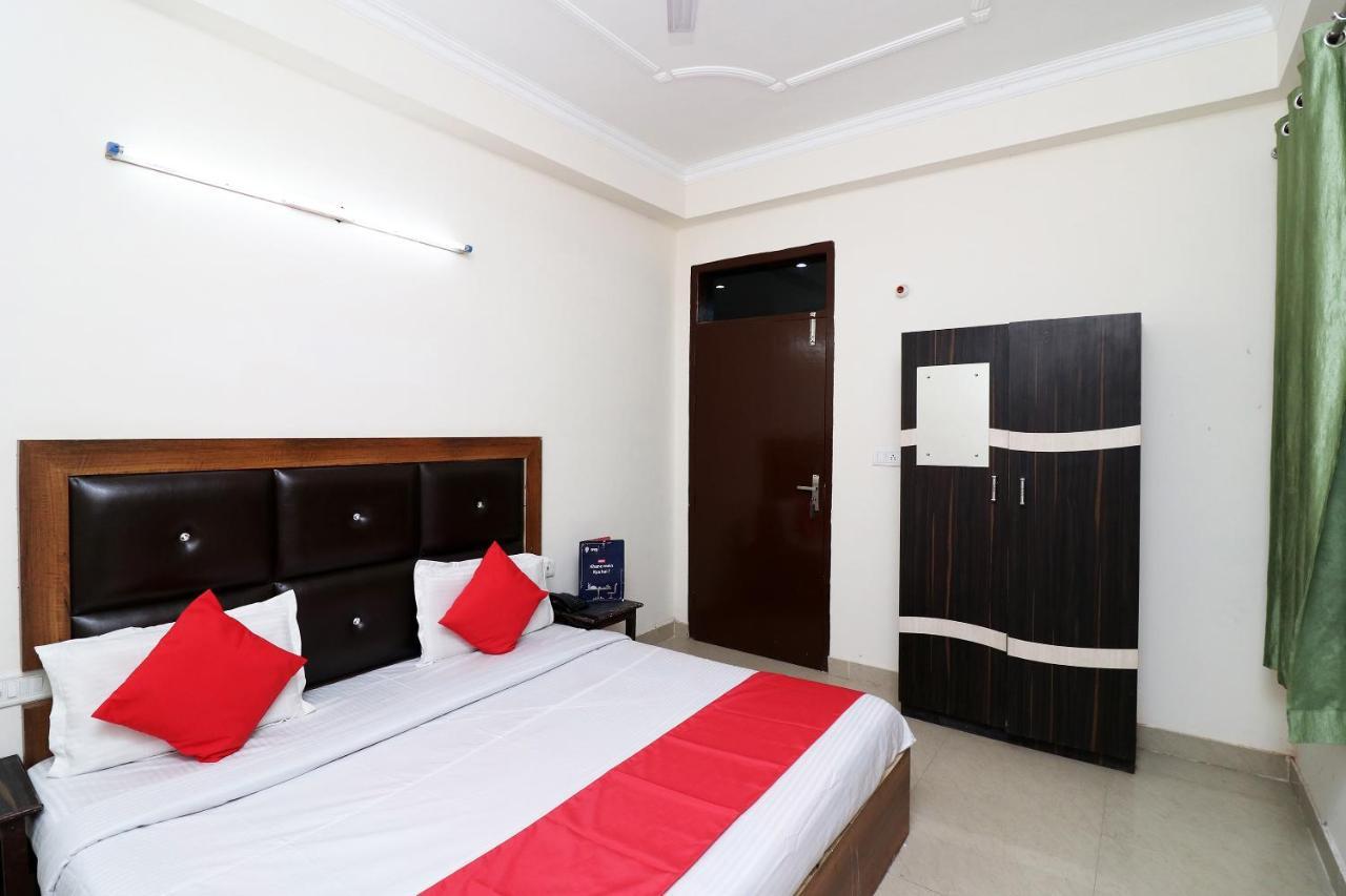 Oyo 24958 Hotel Dayal Belanganj Luaran gambar