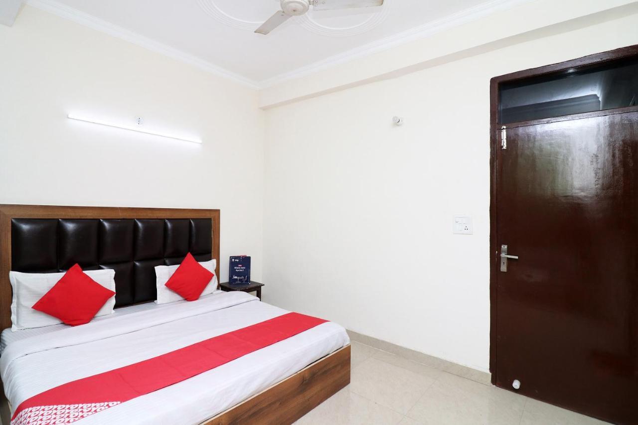 Oyo 24958 Hotel Dayal Belanganj Luaran gambar